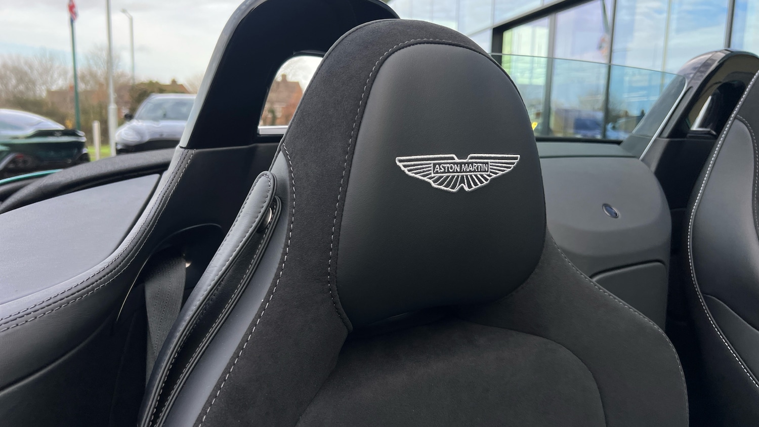 Used Aston Martin Vantage for sale - 76864137: Photo 5