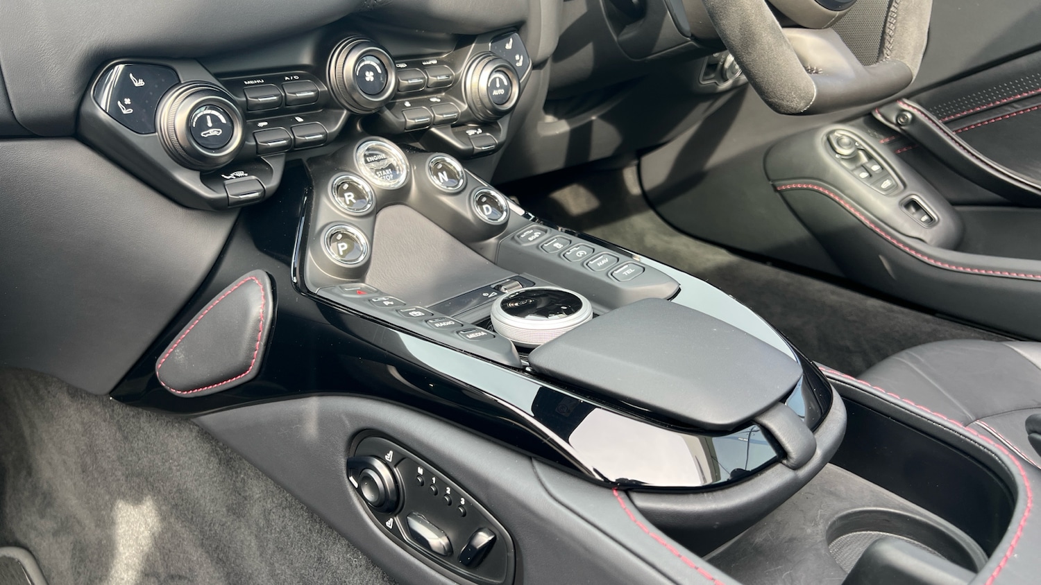 Used Aston Martin Vantage 2023 for sale - 77990423: Photo 22