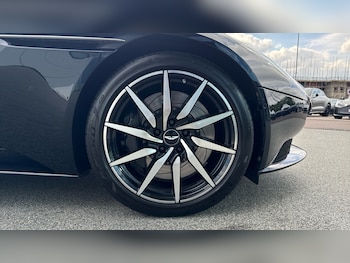 Used Aston Martin DB11 2017 for sale - 78479936: Photo