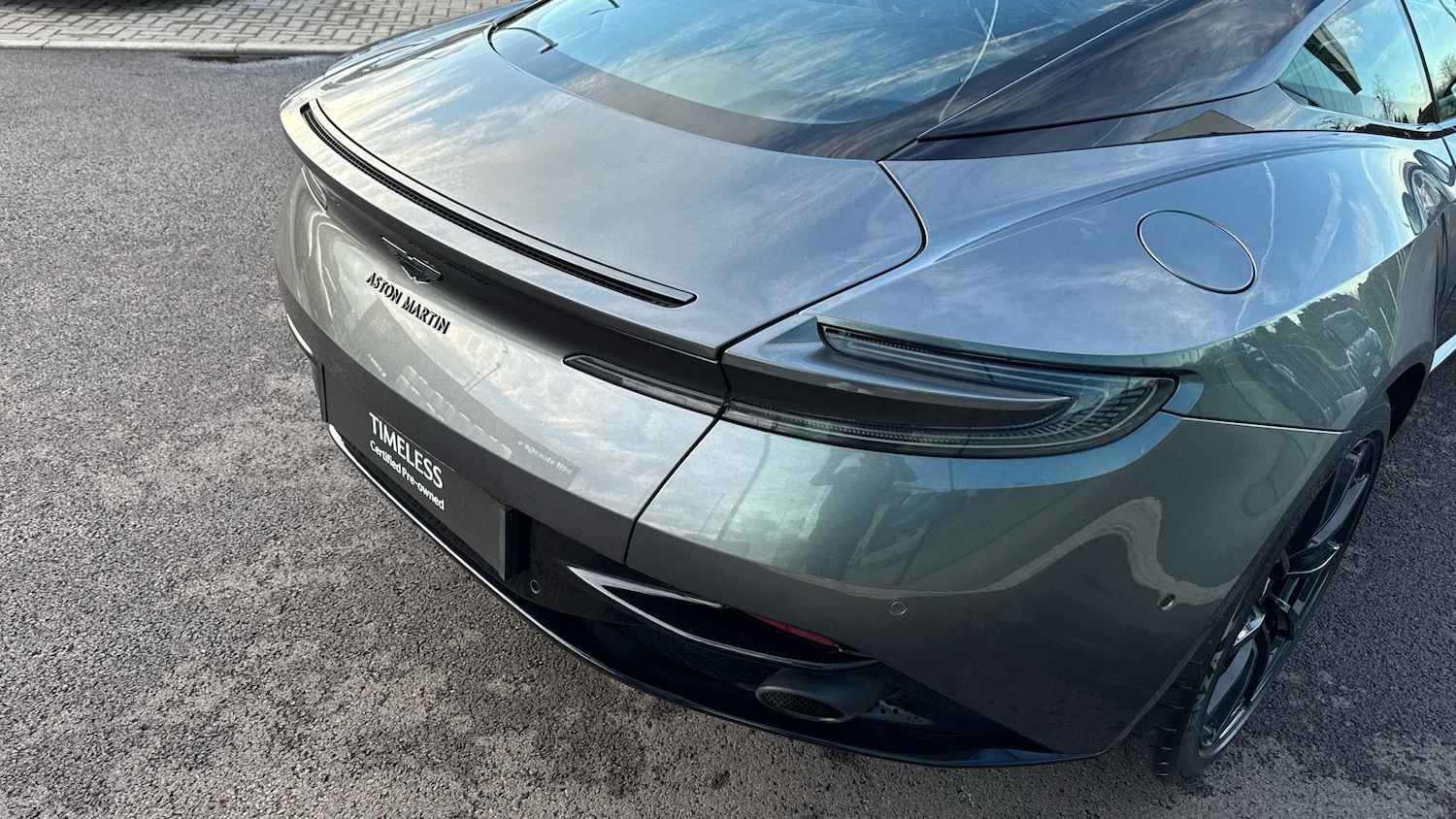 Used Aston Martin DB11 2021 for sale - 78070222: Photo 8