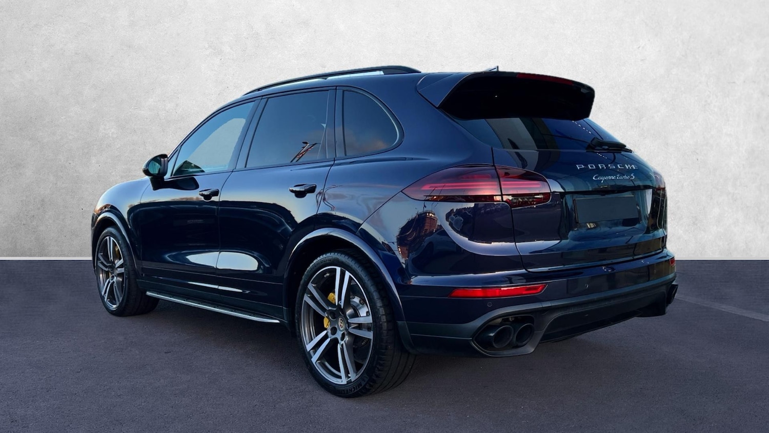 Used Porsche Cayenne for sale - 76687015: Photo 2