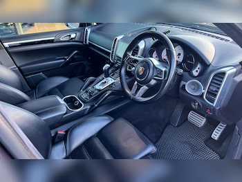 Used Porsche Cayenne 2017 for sale - 76687015: Photo