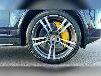 Used Porsche Cayenne 2017 for sale - 76687015: Photo