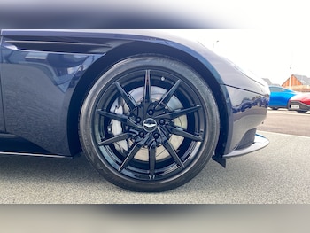 Used Aston Martin DB11 2021 for sale - 76134412: Photo 4