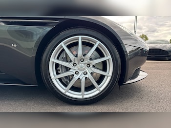 Used Aston Martin DB11 2017 for sale - 79439420: Photo