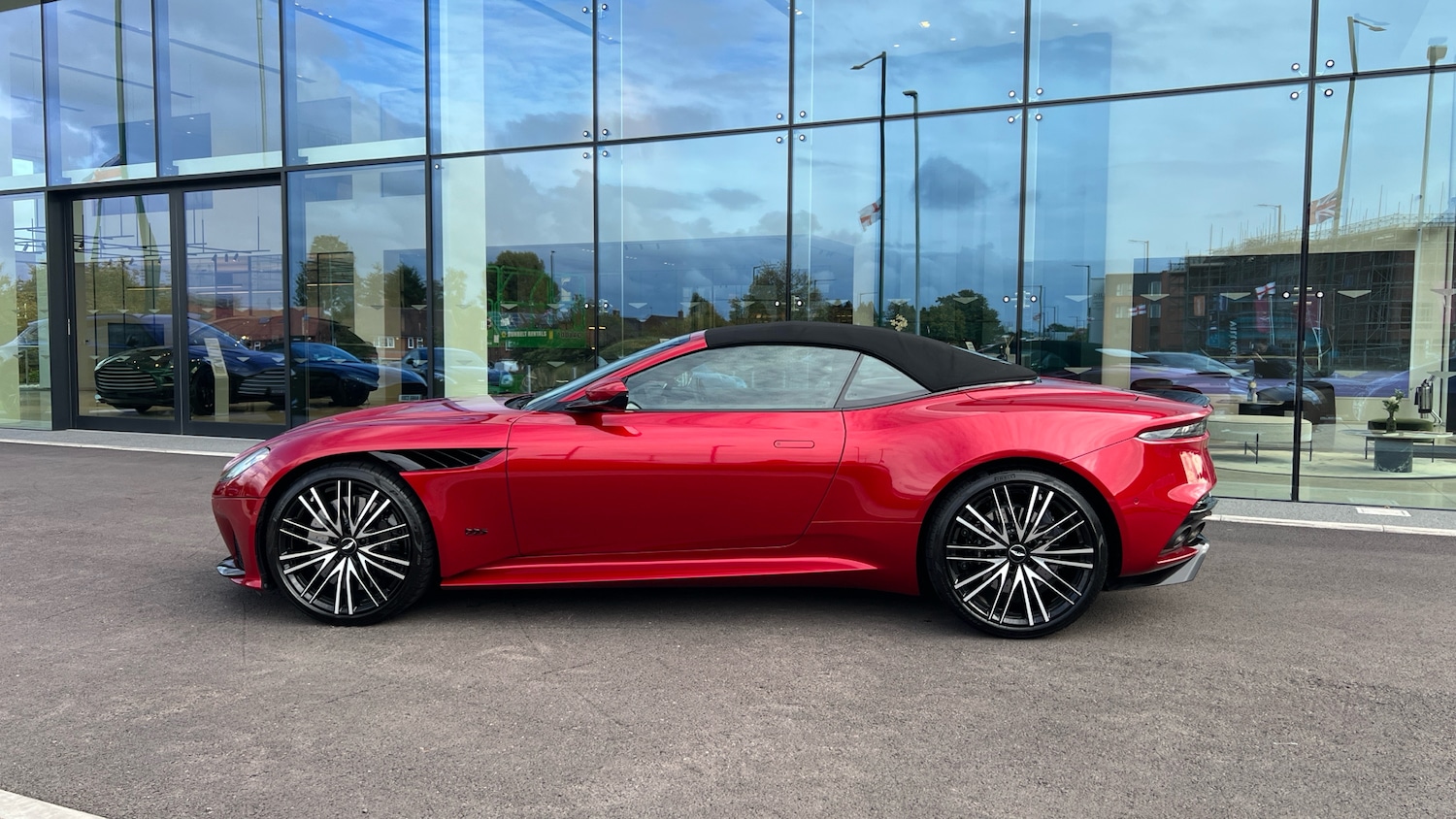 Used Aston Martin DBS 2023 for sale - 76106956: Photo 17