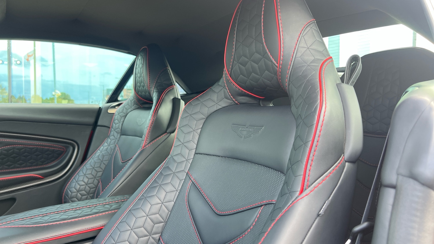 Used Aston Martin DBS 2023 for sale - 76106956: Photo 23