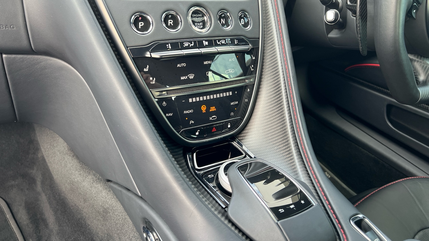 Used Aston Martin DBS 2023 for sale - 76106956: Photo 25