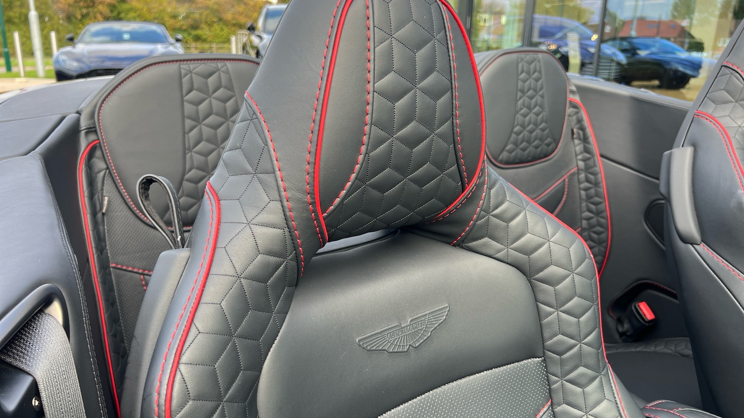 Used Aston Martin DBS 2023 for sale - 76106956: Photo 5