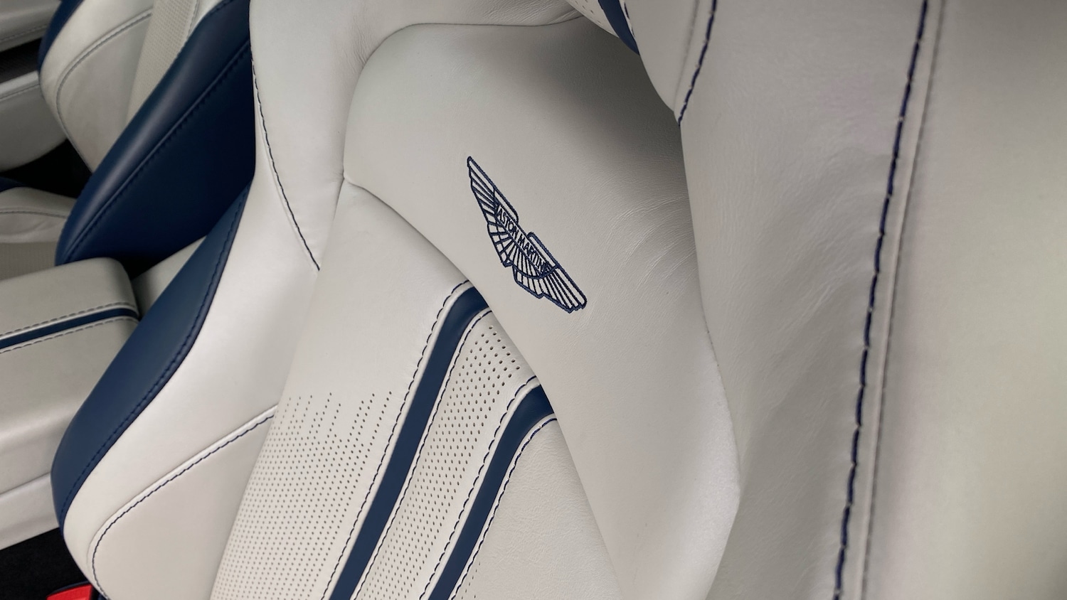 Used Aston Martin Vantage 2021 for sale - 76605488: Photo 23