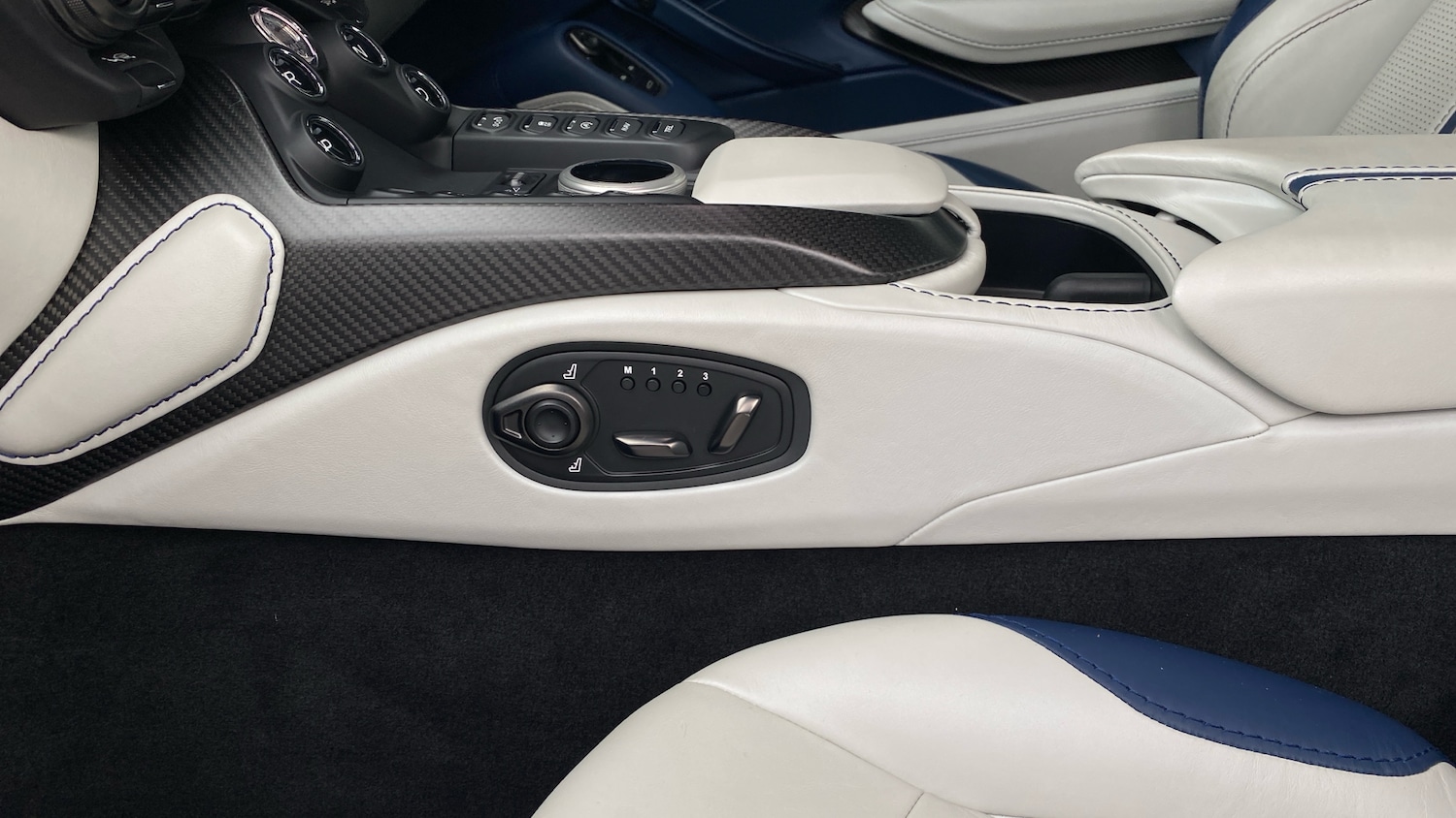 Used Aston Martin Vantage 2021 for sale - 76605488: Photo 24