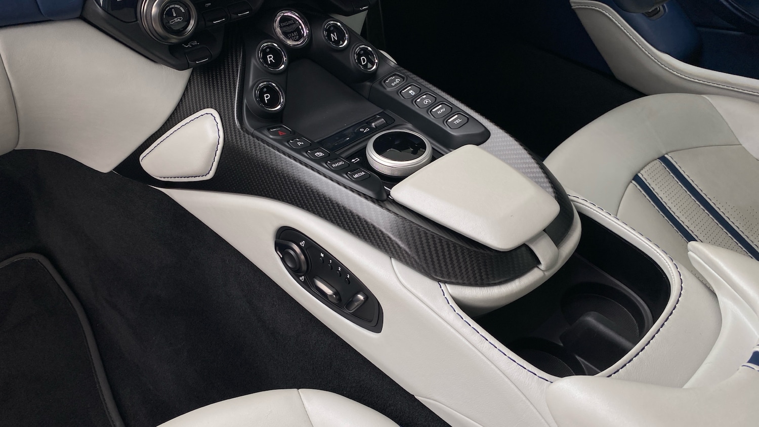 Used Aston Martin Vantage 2021 for sale - 76605488: Photo 25