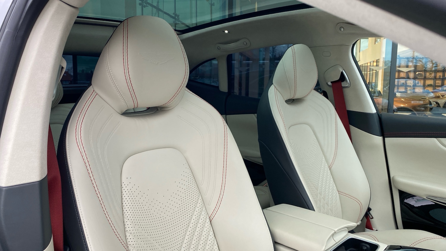 Used Aston Martin DBX 2022 for sale - 77721069: Photo 11