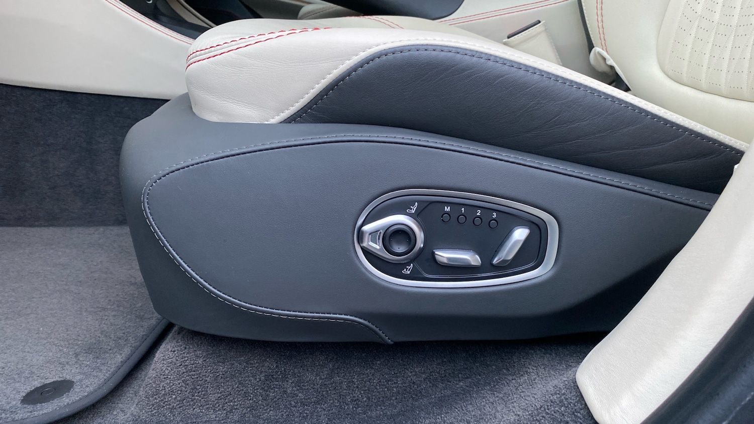 Used Aston Martin DBX 2022 for sale - 77721069: Photo 24