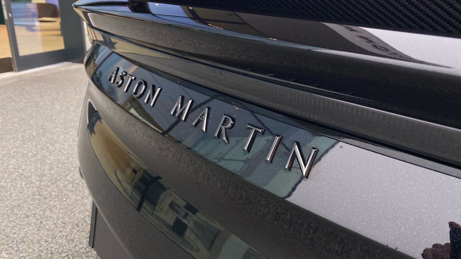 Used Aston Martin DBS 2021 for sale - 77357061: Photo 23