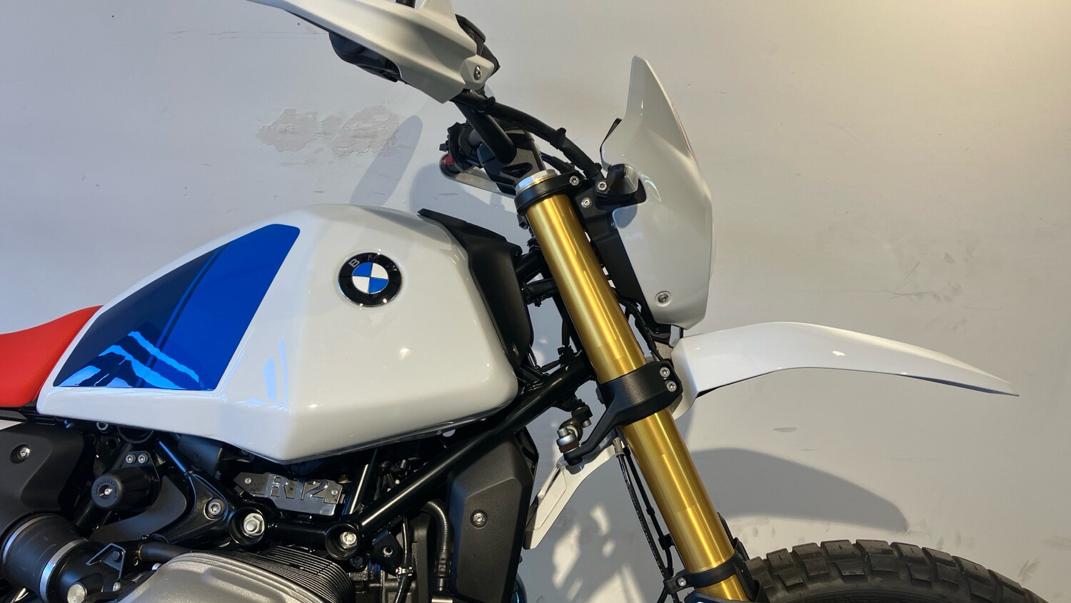 BMW R12