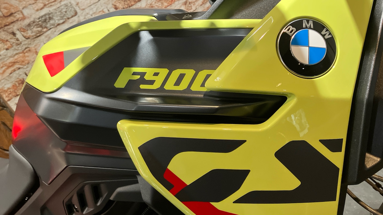 BMW F900