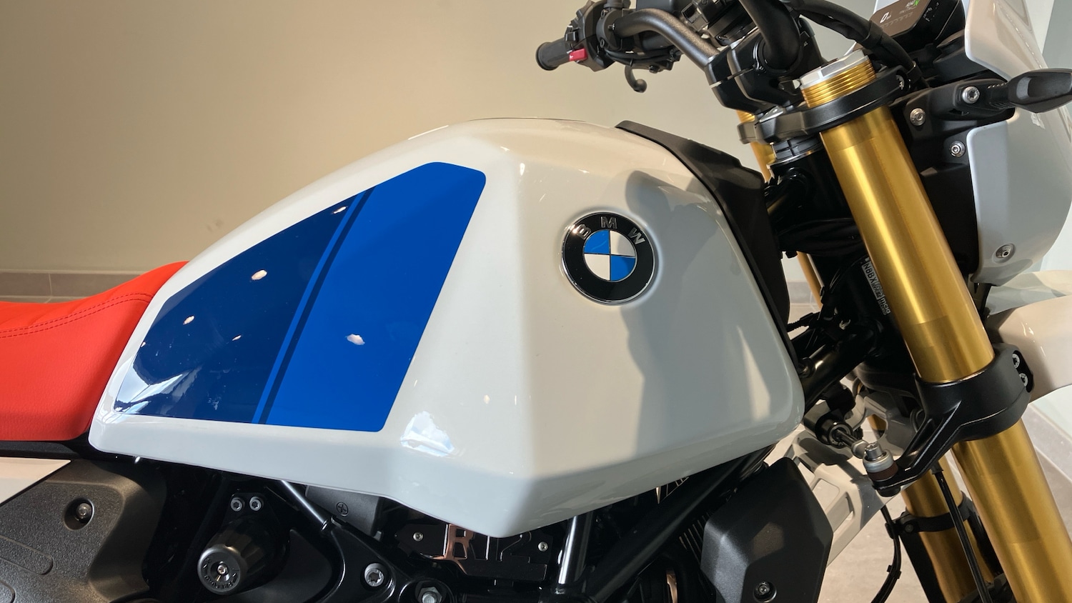 BMW R12