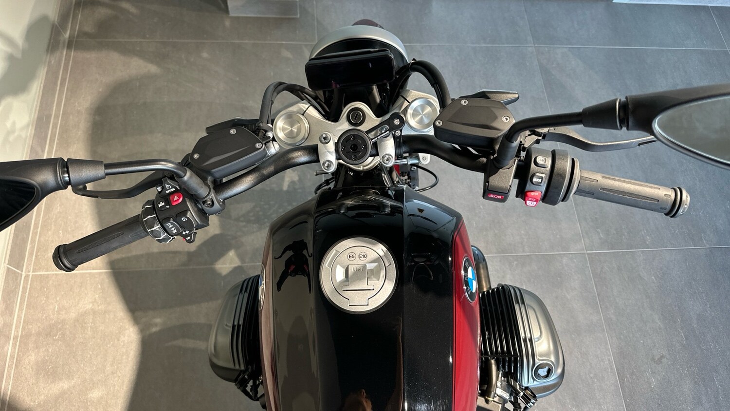 2024 BMW R12 BMW R12 (24MY) ROADSTER Petrol Manual - Picture 9 of 10