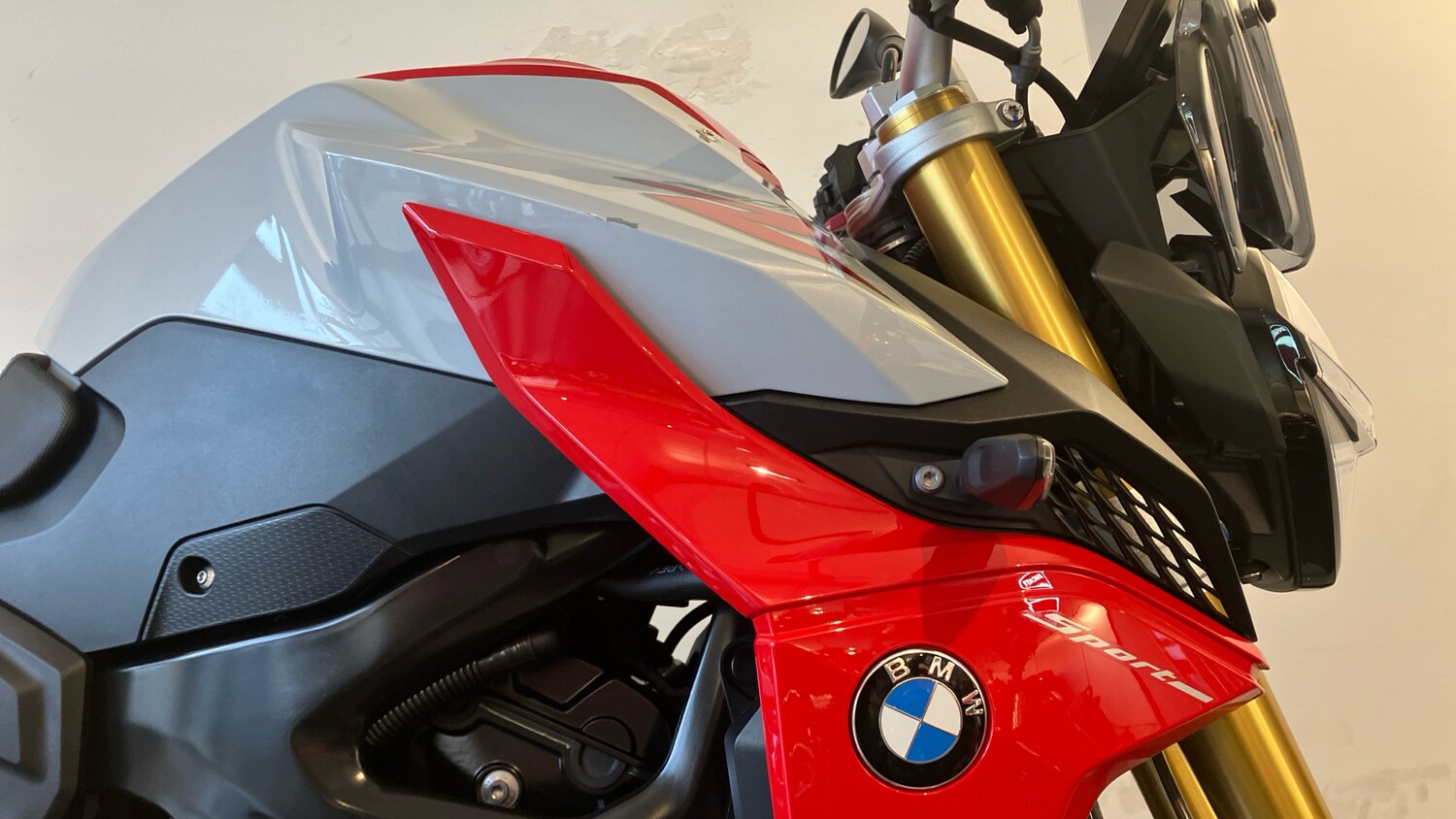 BMW F900