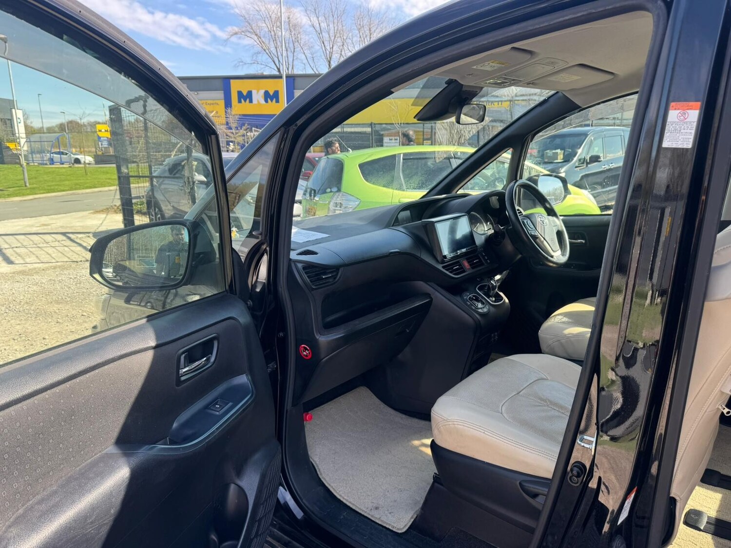 Used Toyota Voxy for sale - 78154805: Photo 18