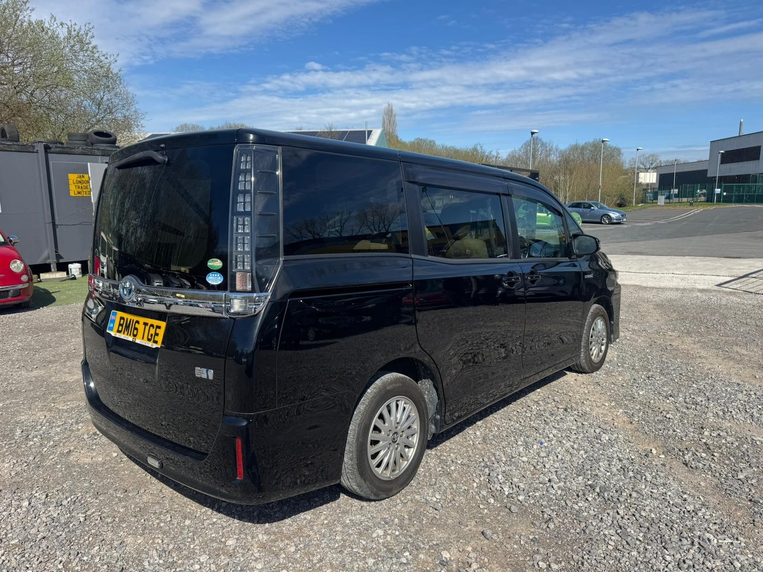 Used Toyota Voxy for sale - 78154805: Photo 3