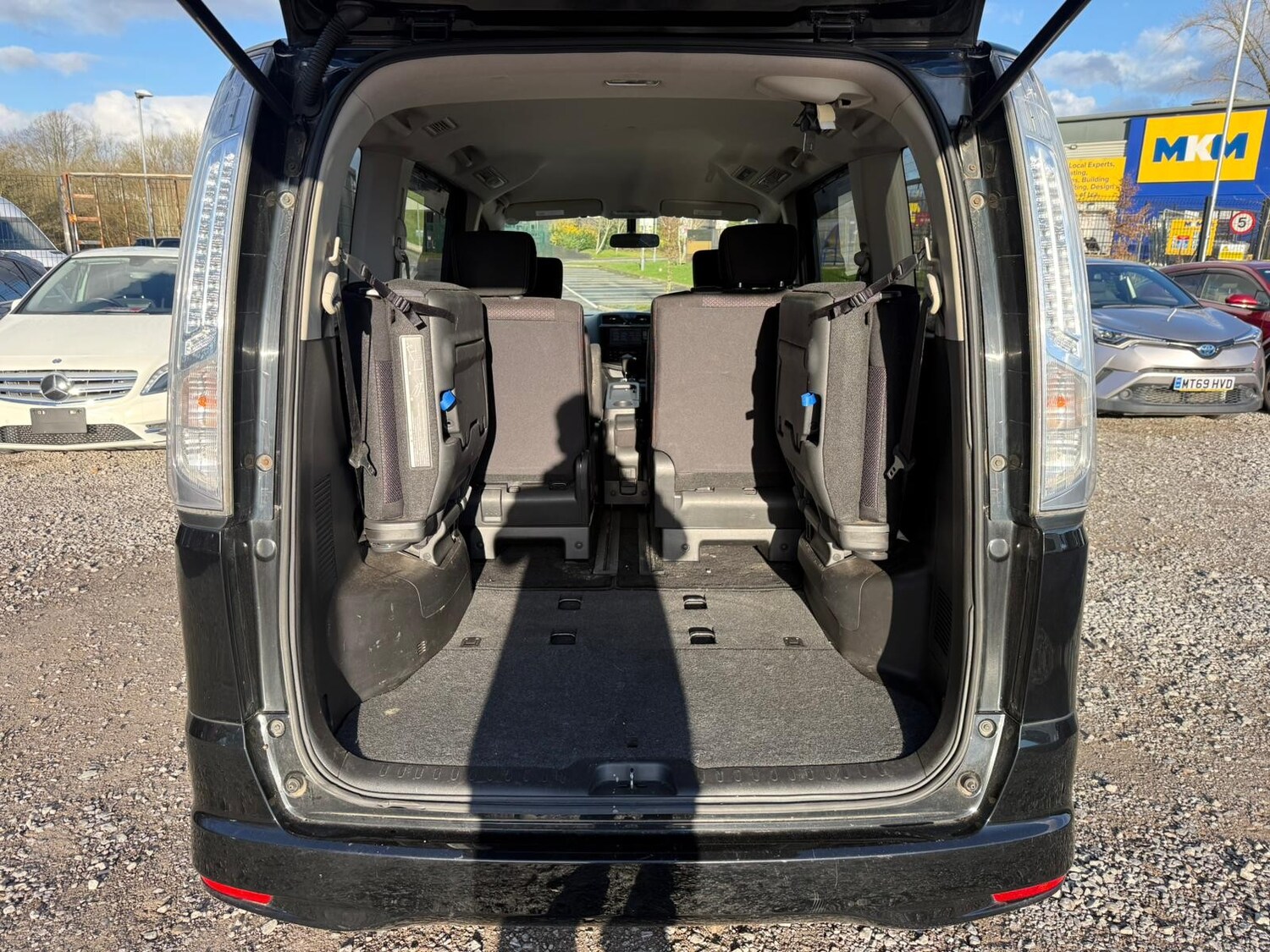 Used Nissan Serena for sale - 77708588: Photo 13