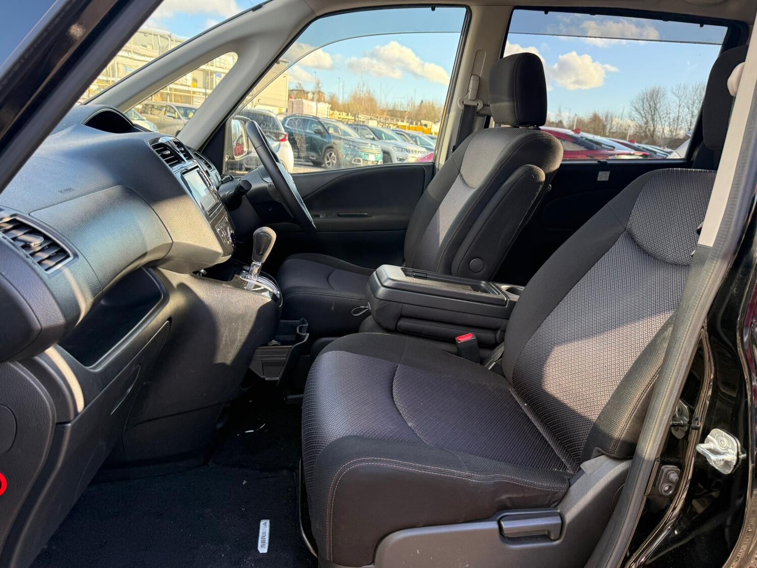 Used Nissan Serena for sale - 77708588: Photo 16