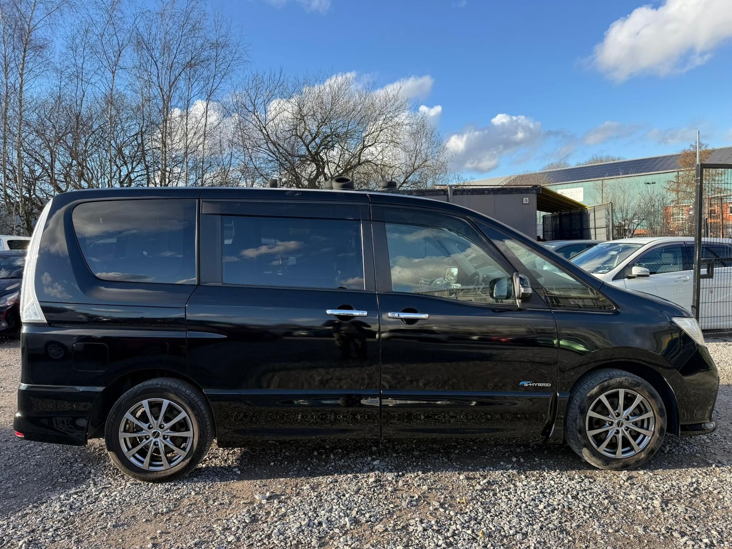 Used Nissan Serena for sale - 77708588: Photo 2