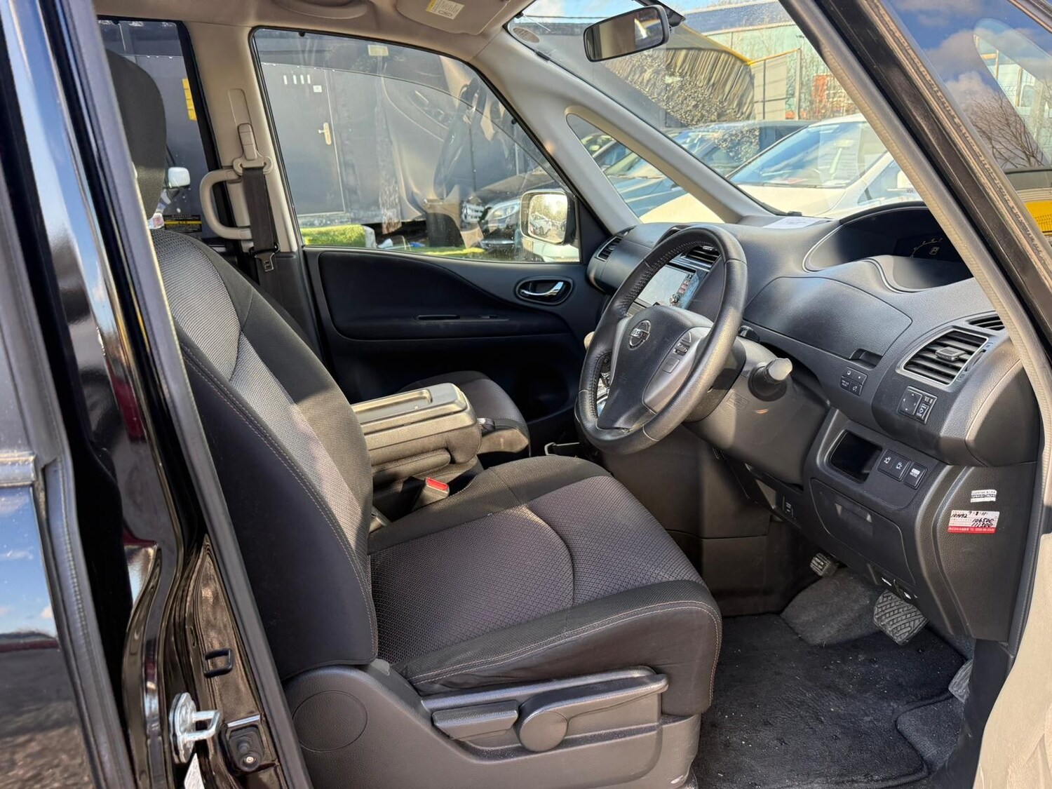 Used Nissan Serena for sale - 77708588: Photo 9