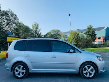 Used Volkswagen Touran 2011 for sale - 75604650: Photo