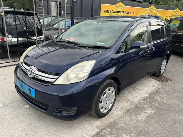 Used Toyota Isis for sale - 75131172: Photo 2