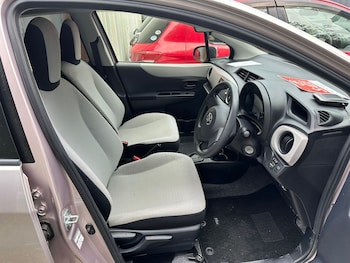 Used Toyota Vitz 2012 for sale - 75160209: Photo