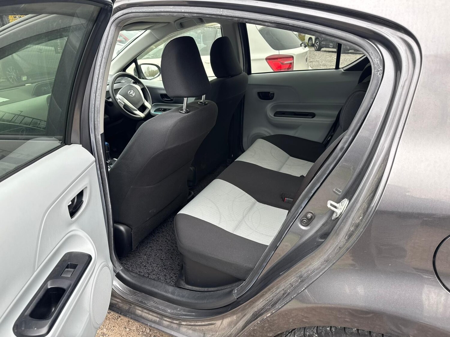 Used Toyota Aqua for sale - 77820070: Photo 17