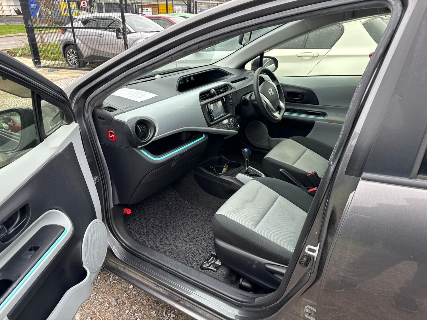 Used Toyota Aqua for sale - 77820070: Photo 18