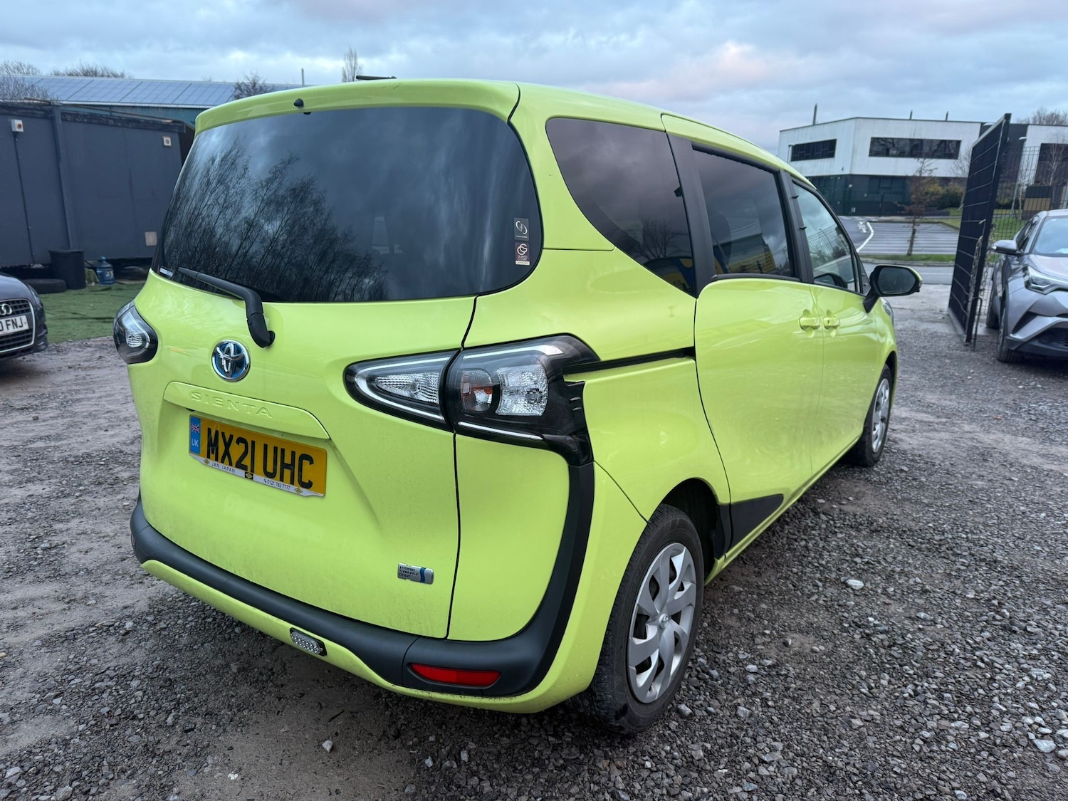 Used Toyota Sienta for sale - 77241482: Photo 4