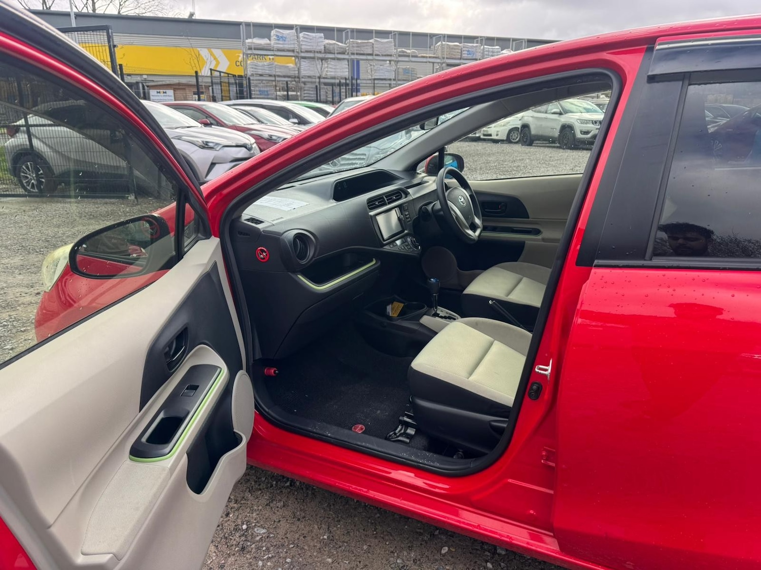 Used Toyota Aqua for sale - 78132118: Photo 18