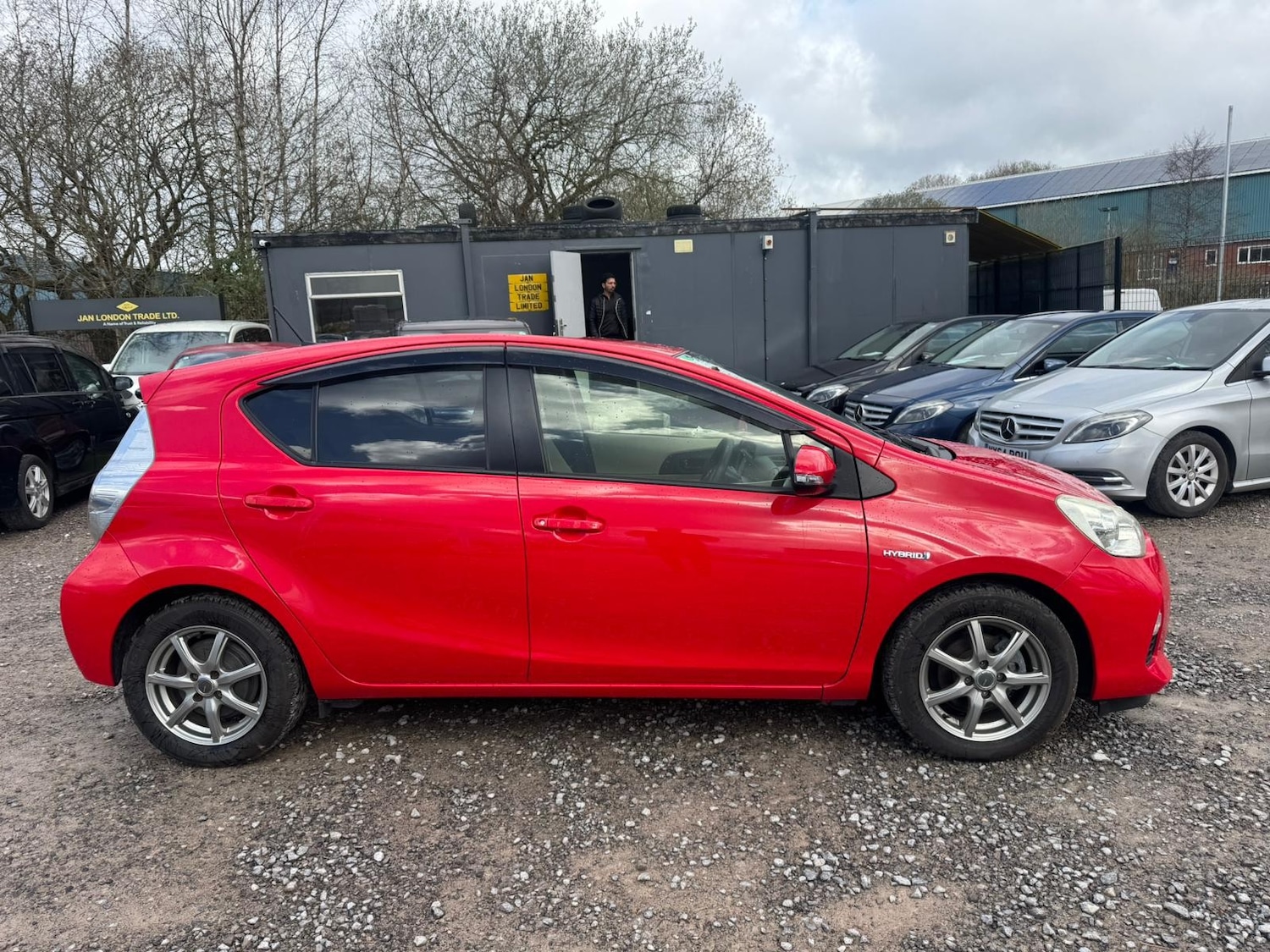 Used Toyota Aqua for sale - 78132118: Photo 2