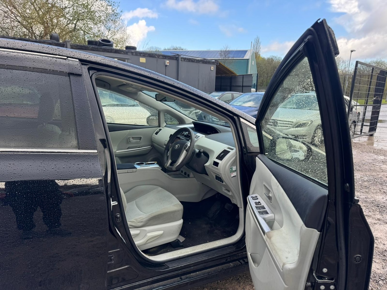 Used Toyota Prius+ 2026 for sale - 78219519: Photo 11