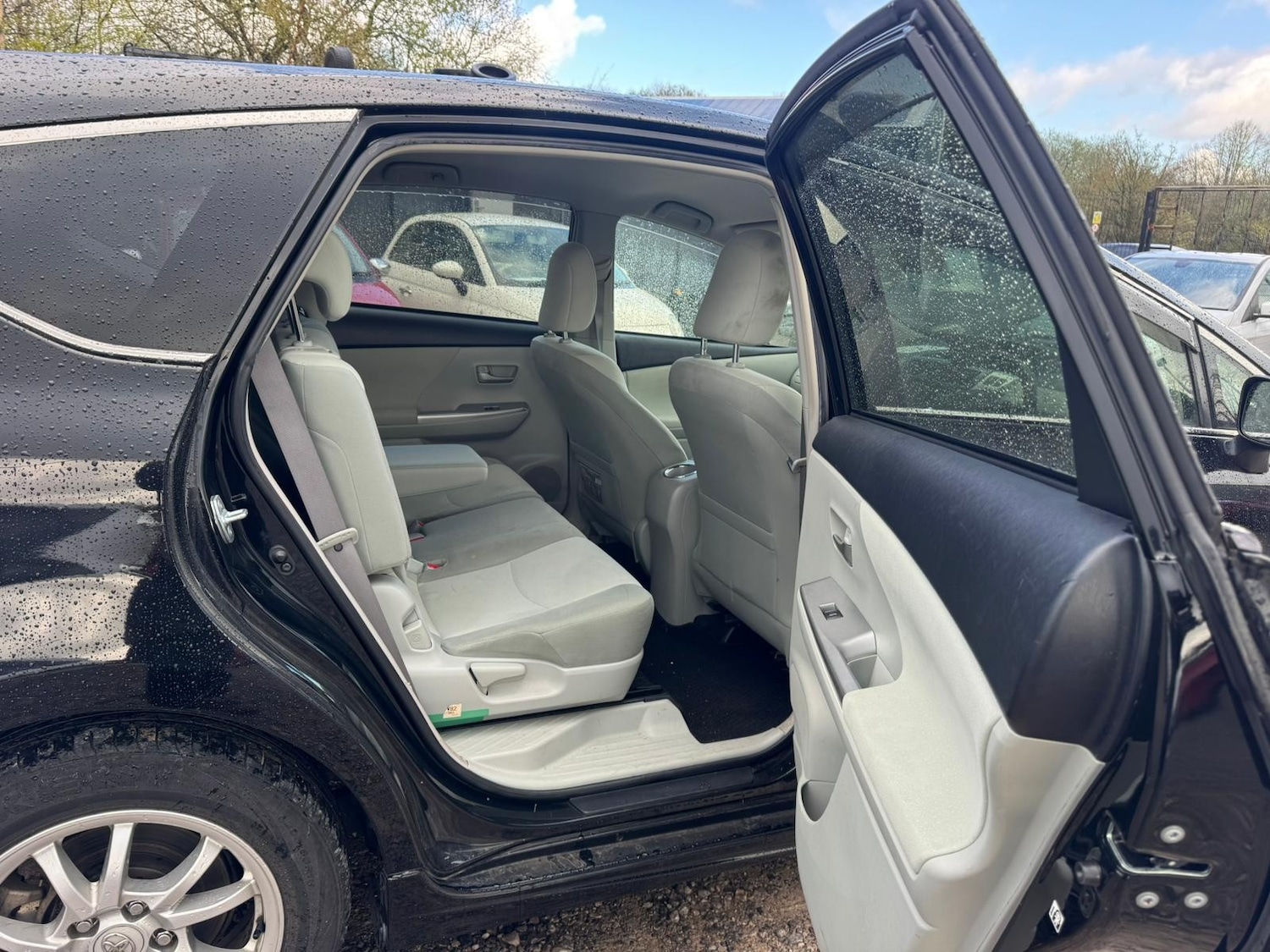 Used Toyota Prius+ 2026 for sale - 78219519: Photo 14