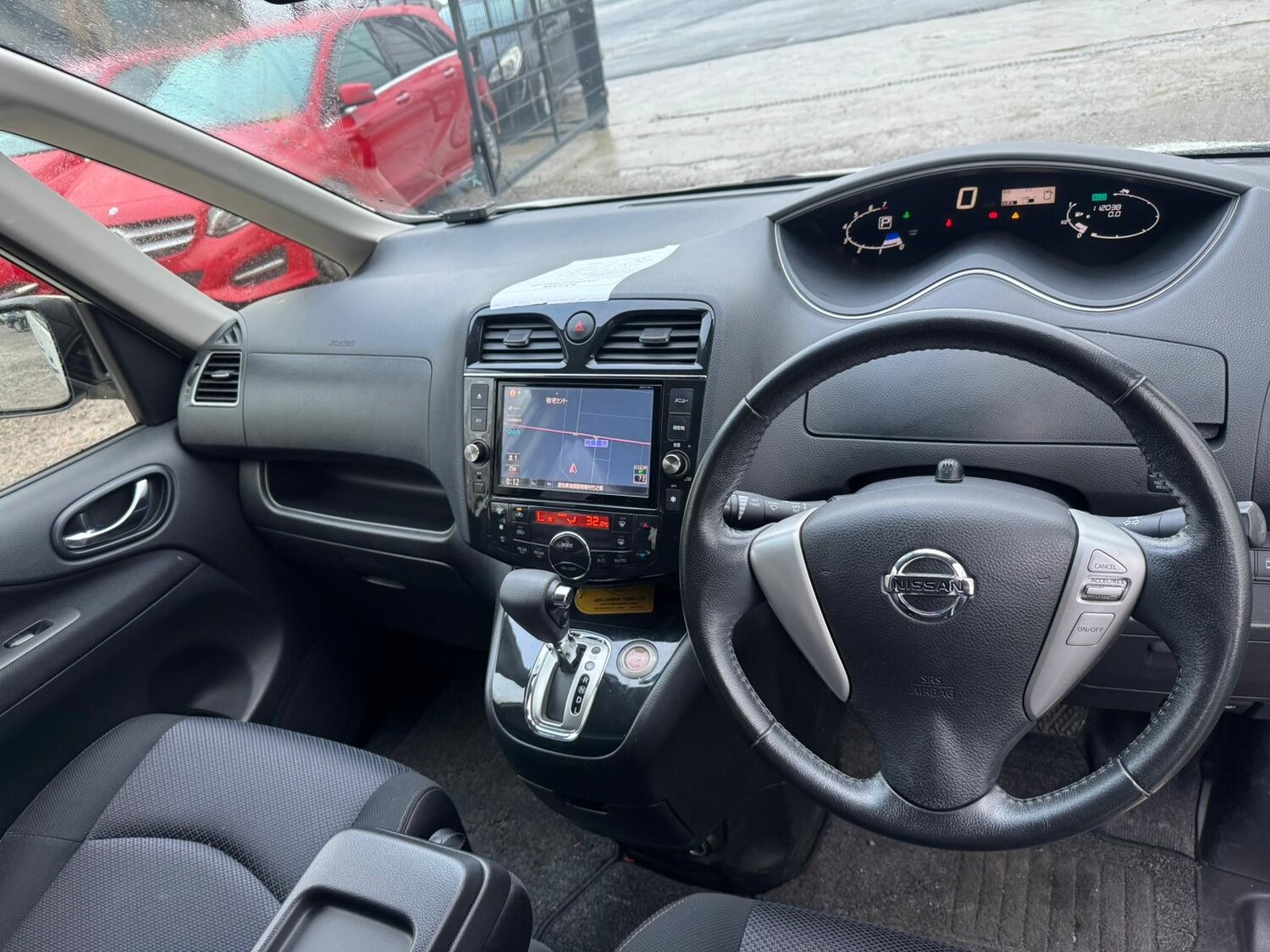 Used Nissan Serena for sale - 77483277: Photo 12