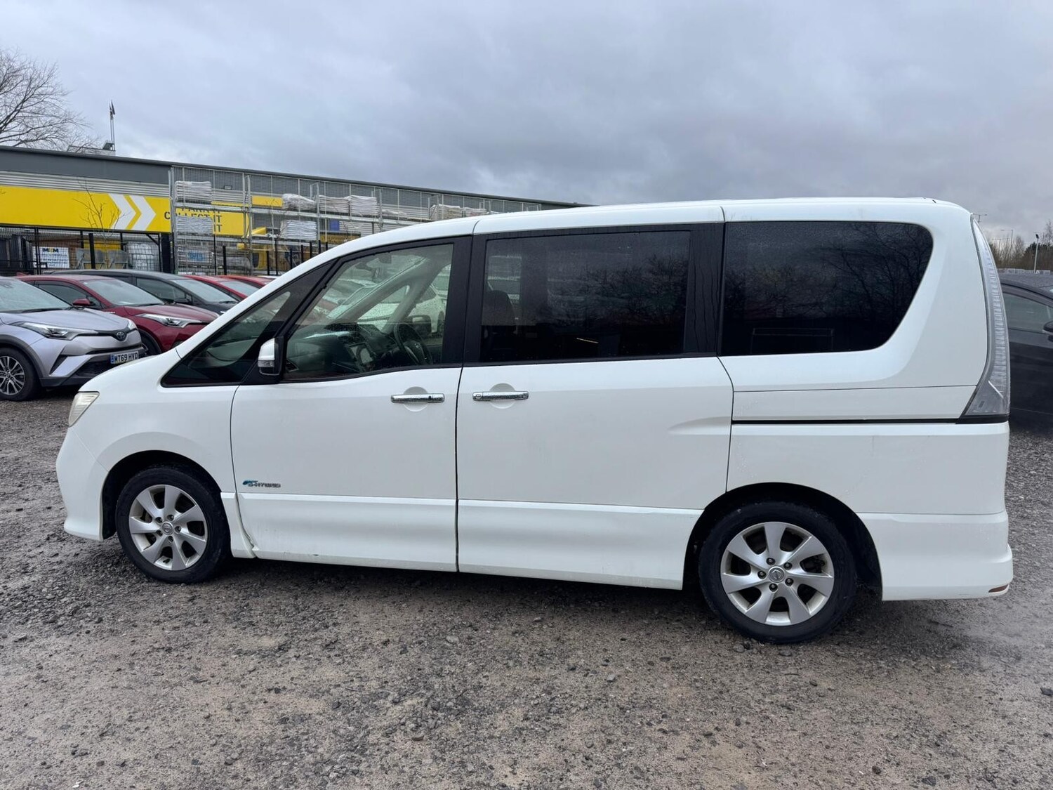 Used Nissan Serena for sale - 77483277: Photo 7