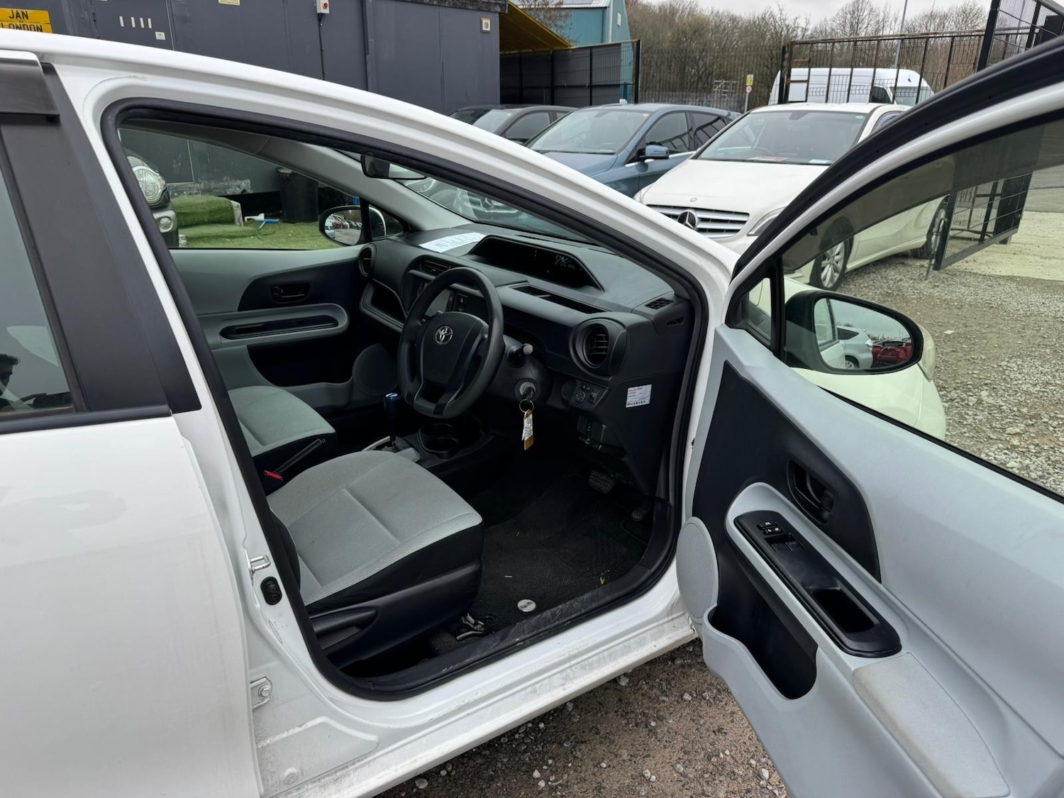 Used Toyota Aqua for sale - 77820063: Photo 11