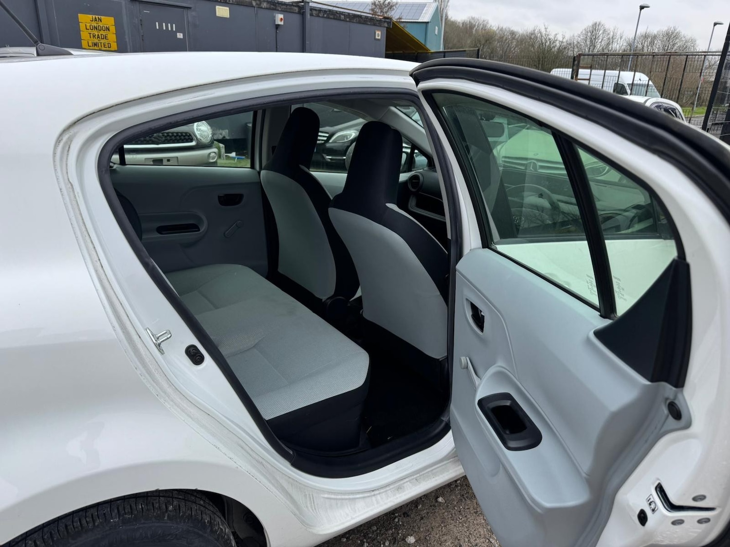 Used Toyota Aqua for sale - 77820063: Photo 14