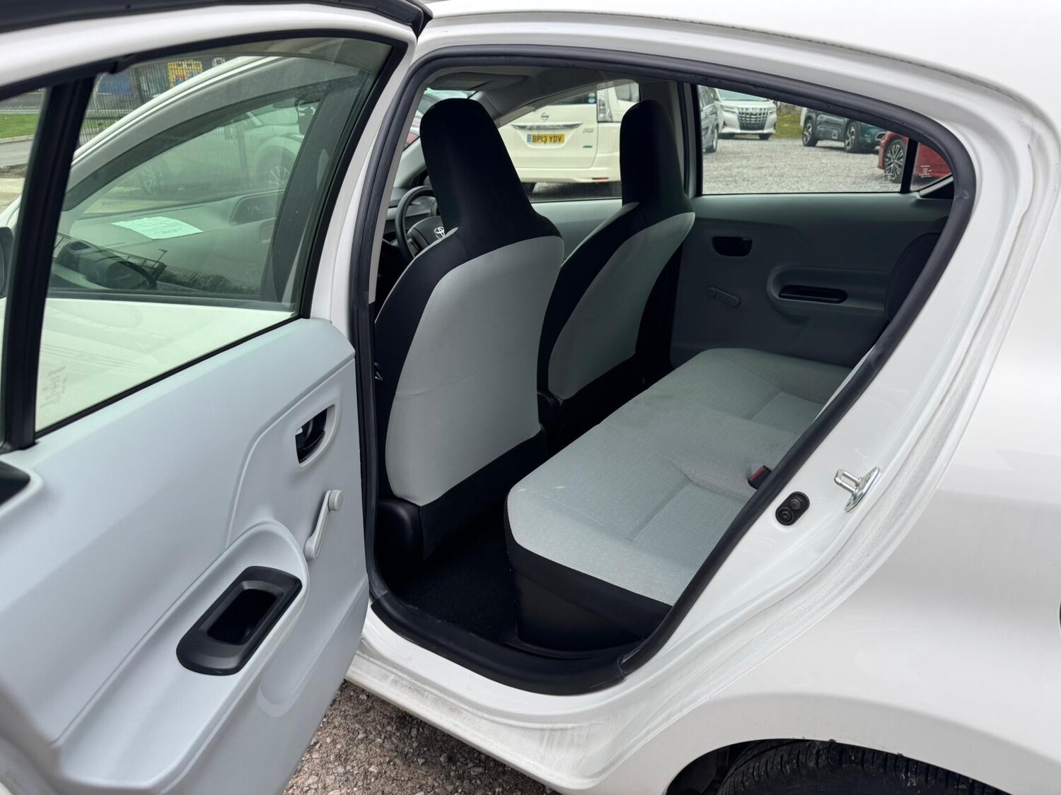 Used Toyota Aqua for sale - 77820063: Photo 17