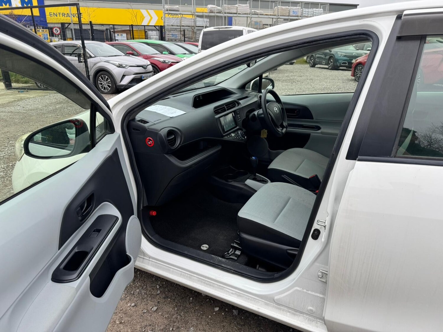 Used Toyota Aqua for sale - 77820063: Photo 18