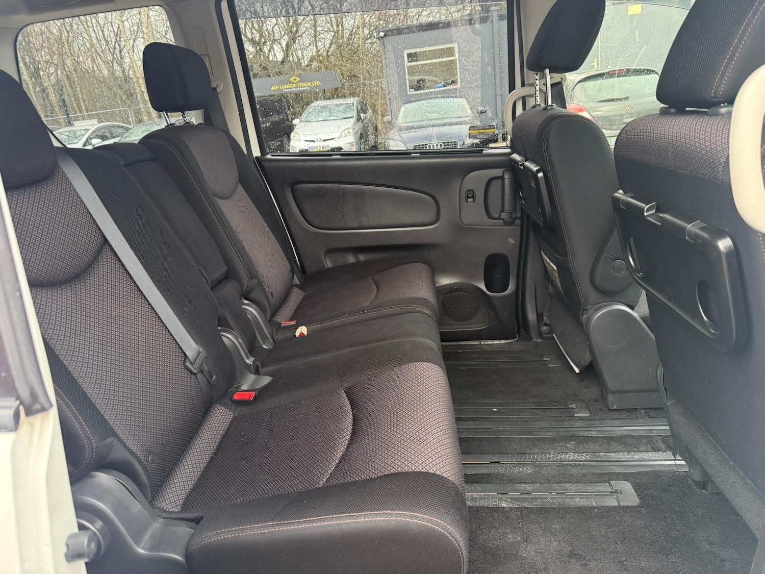 Used Nissan Serena 2026 for sale - 77293601: Photo 12