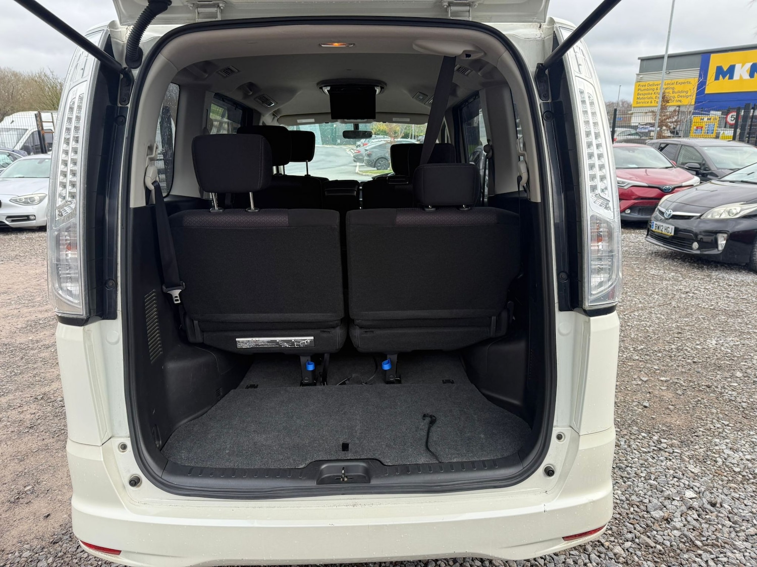 Used Nissan Serena 2026 for sale - 77293601: Photo 14