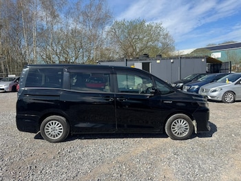 Used Toyota Voxy 2016 for sale - 79323753: Photo