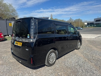 Used Toyota Voxy 2016 for sale - 79323753: Photo